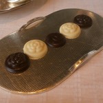 ベージュ アラン・デュカス 東京 - 