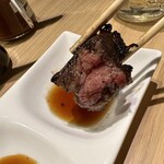 焼肉MONSTER - 【2024.3.13(水)】焼いたお肉をタレに付けた