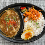 Vogue Curry Works - 煮卵付きチキンスパイスカレー900円