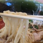 焼きあご塩らー麺 たかはし - 焼きあご塩らー麺　麺リフト