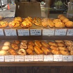 ぱん屋 のぶ - 朝イチの状態。壮観！