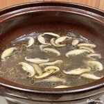 御料理 寺沢 - 椎茸とホロホロ鳥の出汁で味わう鍋