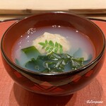 御料理 寺沢 - 蛤の真薯と若芽の椀物