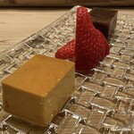 御料理 寺沢 - 自家製プリンにイチゴに水羊羹