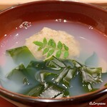 御料理 寺沢 - 蛤の真薯と若芽の椀物