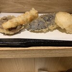 Tempura To Wain Ooshio - 左から椎茸、ちくわ、茄子、カブ
