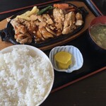 お食事処 たくみ - チキンソテー750円