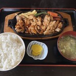 お食事処 たくみ - チキンソテー750円