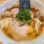 らぁ麺 飯田商店 - わんたん入り醤油チャーシュー麺