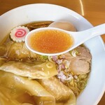 竹ちゃんラーメン - ワンタンメンのスープ