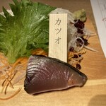 Jiza Kana Taishuusakaba Kimpachi - 地魚刺身7種盛り（カツオ）