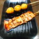 たま - うずら串(185円)・豚串(207円)タレ