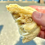 中華菜館 同發 - あわびの形のクルミクッキー　鮑魚酥　甘くなくパイ感覚