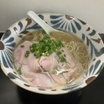 ＳＨＩＮ - アゴだし塩らーめん９００円