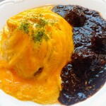 カフェ ワニシャン - ３日～４日ほどかけて作るビーフシチューをかけたビーフオムライス