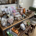 トレイクル マーケット&コーヒー - 一階の雑貨屋