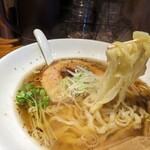 Teuchi Ramen Soubou Gochiya - 麺肌が滑らかで少しだけモチ感あり！喉越しが良いよ。凄い麺です。