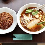 大衆中華 中王飯店 - 中王ラーメン＋黒炒飯