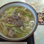 かどふく - もらったおつまみとともに肉うどんw