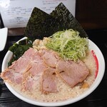 流行るより愛される一杯を - 背脂潮中華そば(ネギトッピング、背脂多め、味濃いめ、麺硬め)