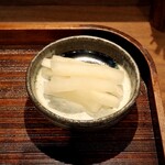 薪鳥新神戸 - 大根の甘酢漬け