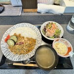 なんか喰ぃ亭 - スパイシーキーマカレーセット