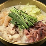 金家 - 料理写真:海鮮ホルモン鍋（白）