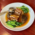 香妃園 - 豚の角煮もしくは野菜料理