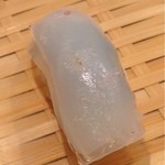 五金 - お任せ握り〜ジンドウイカ2枚シソ合わせ