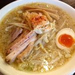 麺王道 勝 - ニンニク背脂もやしラーメン