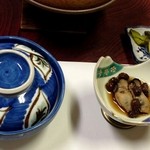 Marusada Ryokan - あらかじめセットされていた料理の一部　※右：牡蠣甲州煮