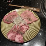 焼肉 いのうえ - 黒毛和牛タン三種盛り