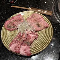 焼肉 いのうえ 国分寺店 - 黒毛和牛タン三種盛り