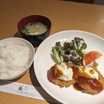 社 - カニクリームコロッケ定食　650円