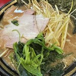 豚骨醤油ラーメン 王道家 - 