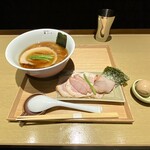 ニッポン ラーメン 凛 トウキョウ - 醤油ラーメン1300円　+   特トッピング700円
