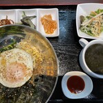 韓国家庭料理 勝利 - ピビンバ定食