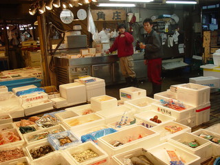 Izakaya Yama - 市場風景♪やまの新鮮な魚はここからやって来ます。