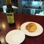 自家製天然酵母パンとオリーブオイル