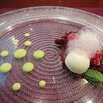 祗園245 - ホワイトチョコアイスとフローズンフランボワーズ、ピスタチオソースで