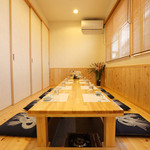 Uoshin - 掘りごたつ式の席です。個室での宴会に最適！