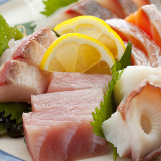 魚屋海老蔵 - 料理写真:天然物の魚介を中心とした旬の日替わりメニューございます♪その日のオススメはぜひ店舗で確認してみてください！
