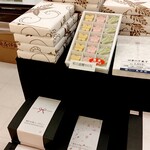 御菓子司 塩芳軒 - 春のお干菓子♫