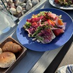 CORAL KITCHEN at cove - 季節のサラダと食べ放題のパン各種