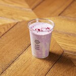 [Limited time offer from mid-April] Condensed milk strawberry frappe