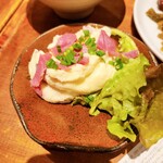 吉次 心斎橋店 - 牛タン入りポテトサラダ