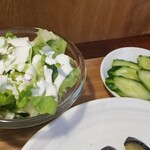 キッチン ブルー グローブ - サラダ、お新香のアップ