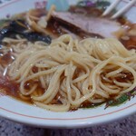 ラーメン王 後楽本舗  - 柔くない麺の茹で具合もいい。