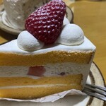 梅林堂 - 大苺のショートケーキ こちらも美味しい