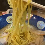 天鳳 - 塩らーめん、麺リフト